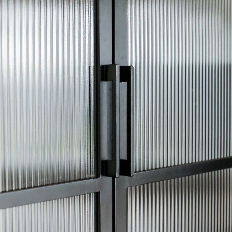 metalines-stiklo-durys-stiklines-metalines-juodos-durys-industrinio-stiliaus-durys-skandinaviskas-interjeras-rifliuotas-stiklas